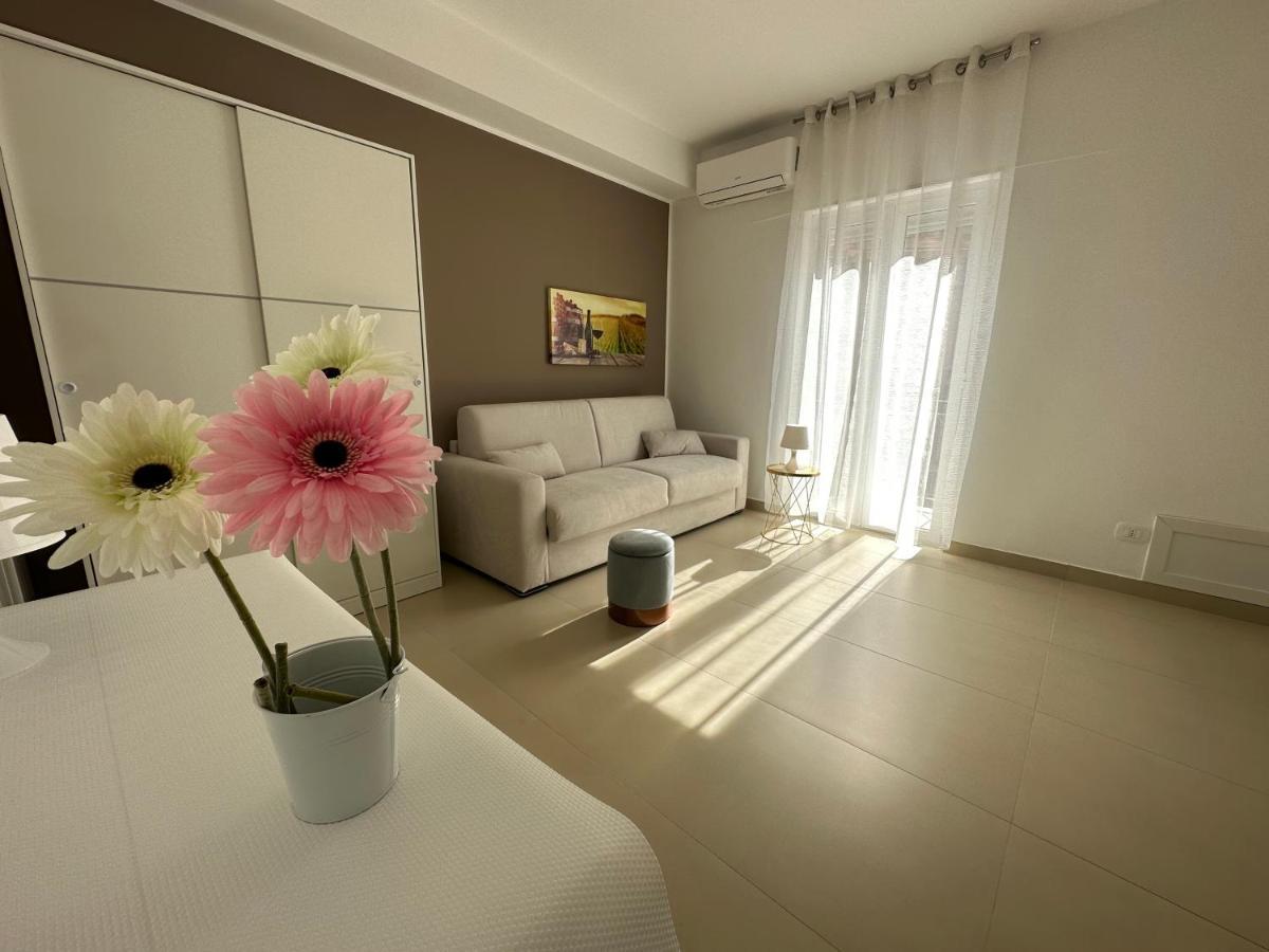 Four Rooms Naxos Giardini Naxos Exterior photo